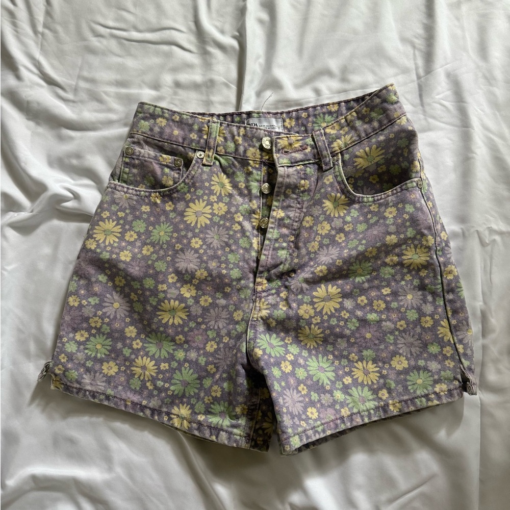 Zara high waisted printed flower mom jean shorts